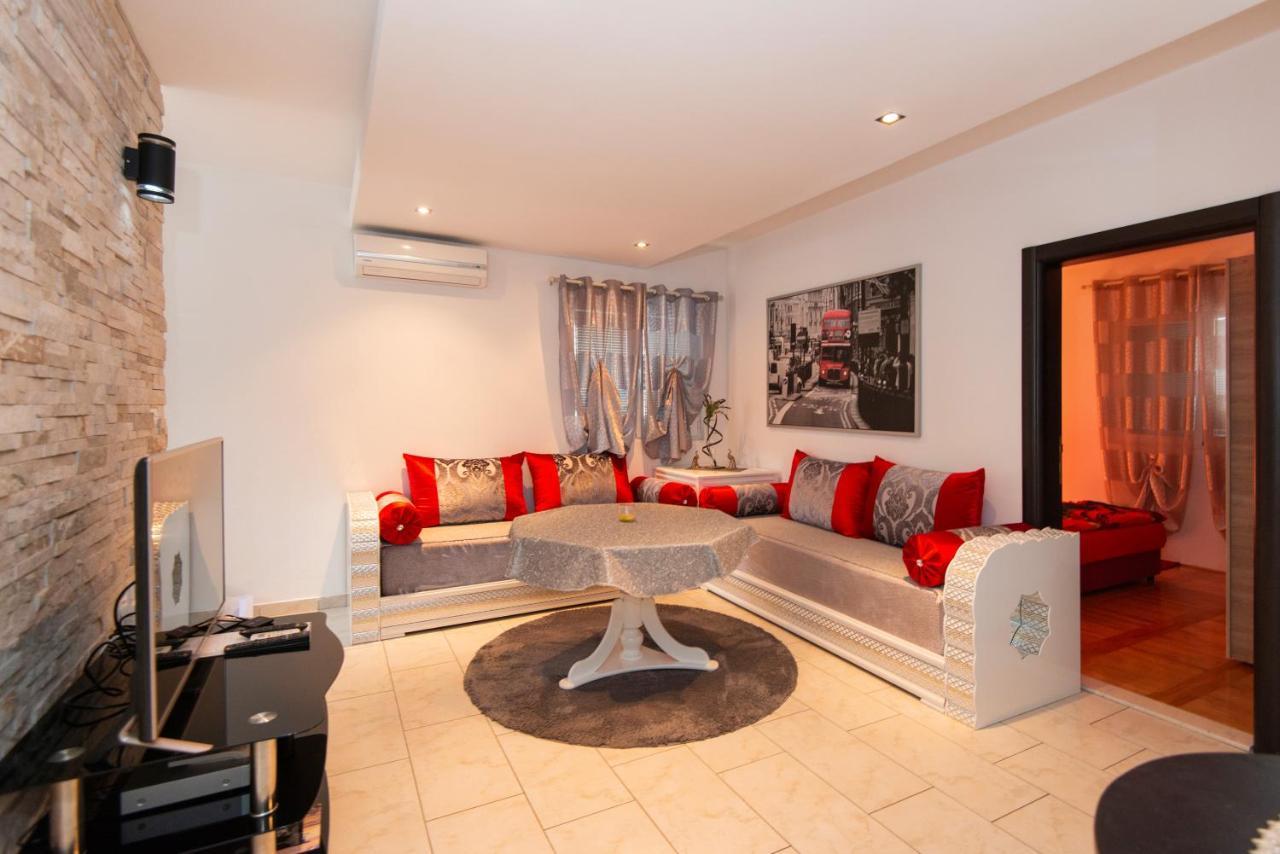 Sea Star Apartment Tivat Luaran gambar