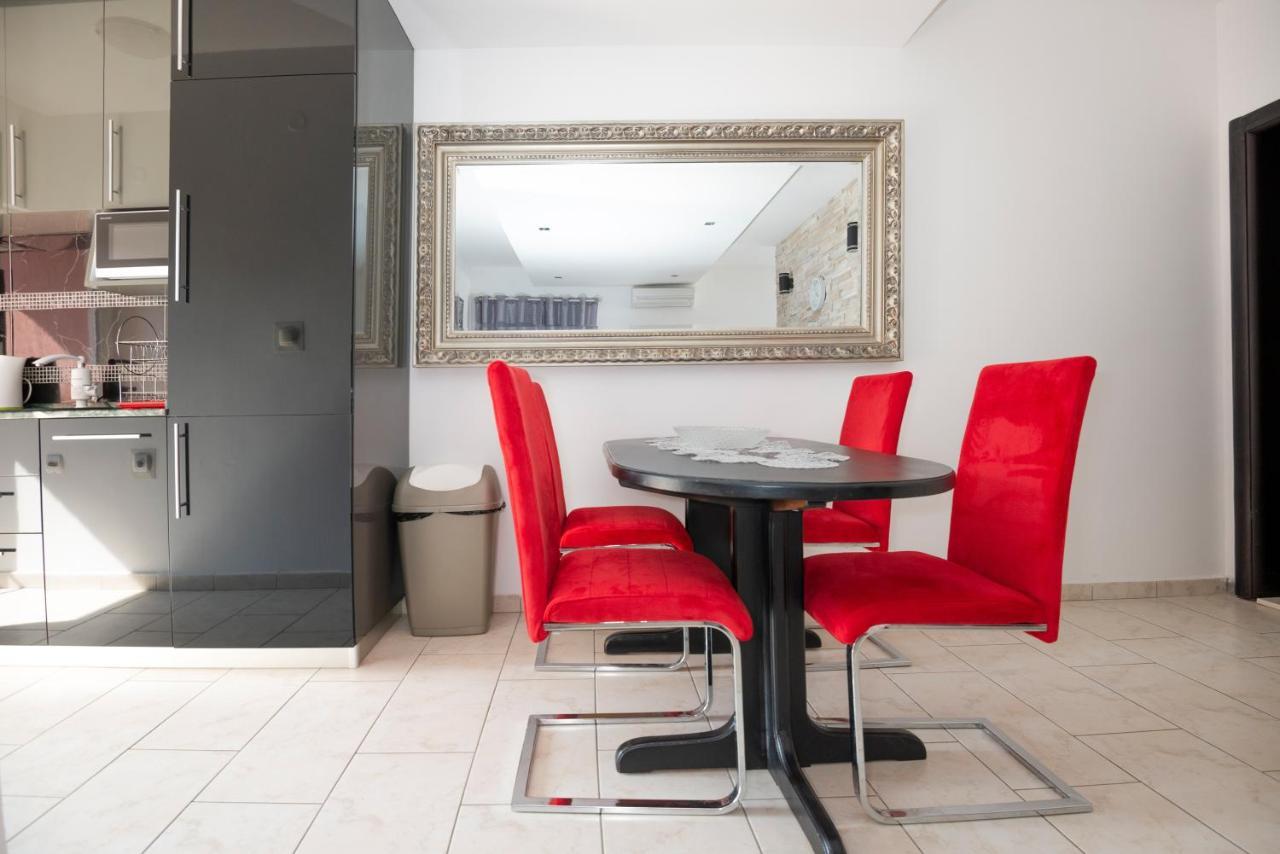 Sea Star Apartment Tivat Luaran gambar