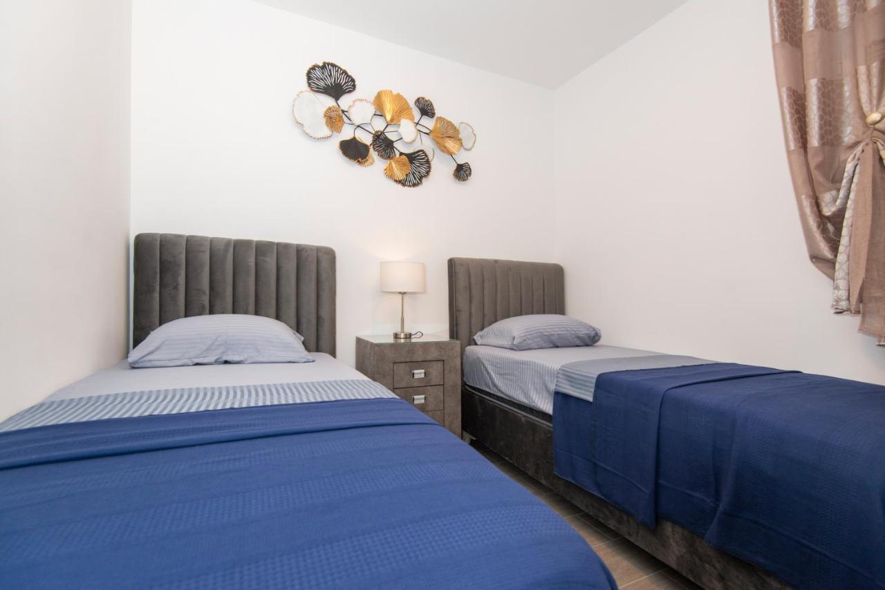 Sea Star Apartment Tivat Luaran gambar