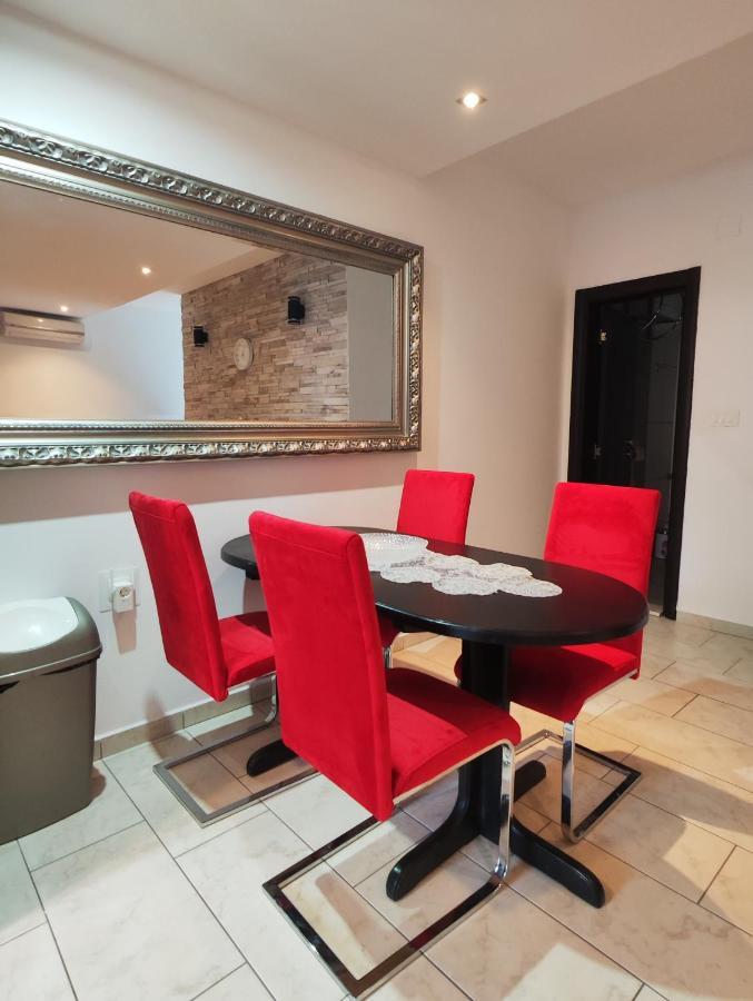 Sea Star Apartment Tivat Luaran gambar